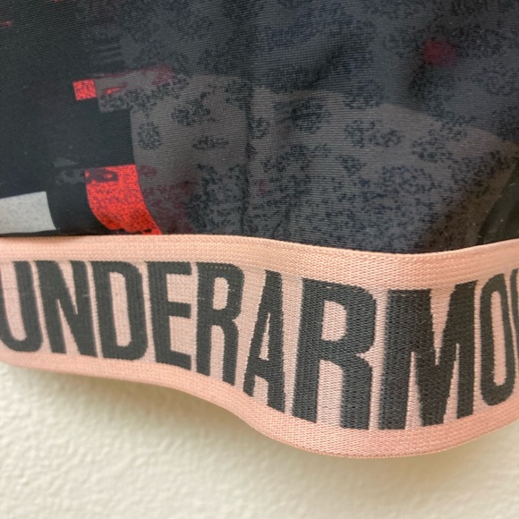 UNDER ARMOUR Padded Sports Bra Size Medium - Picture 3 of 6